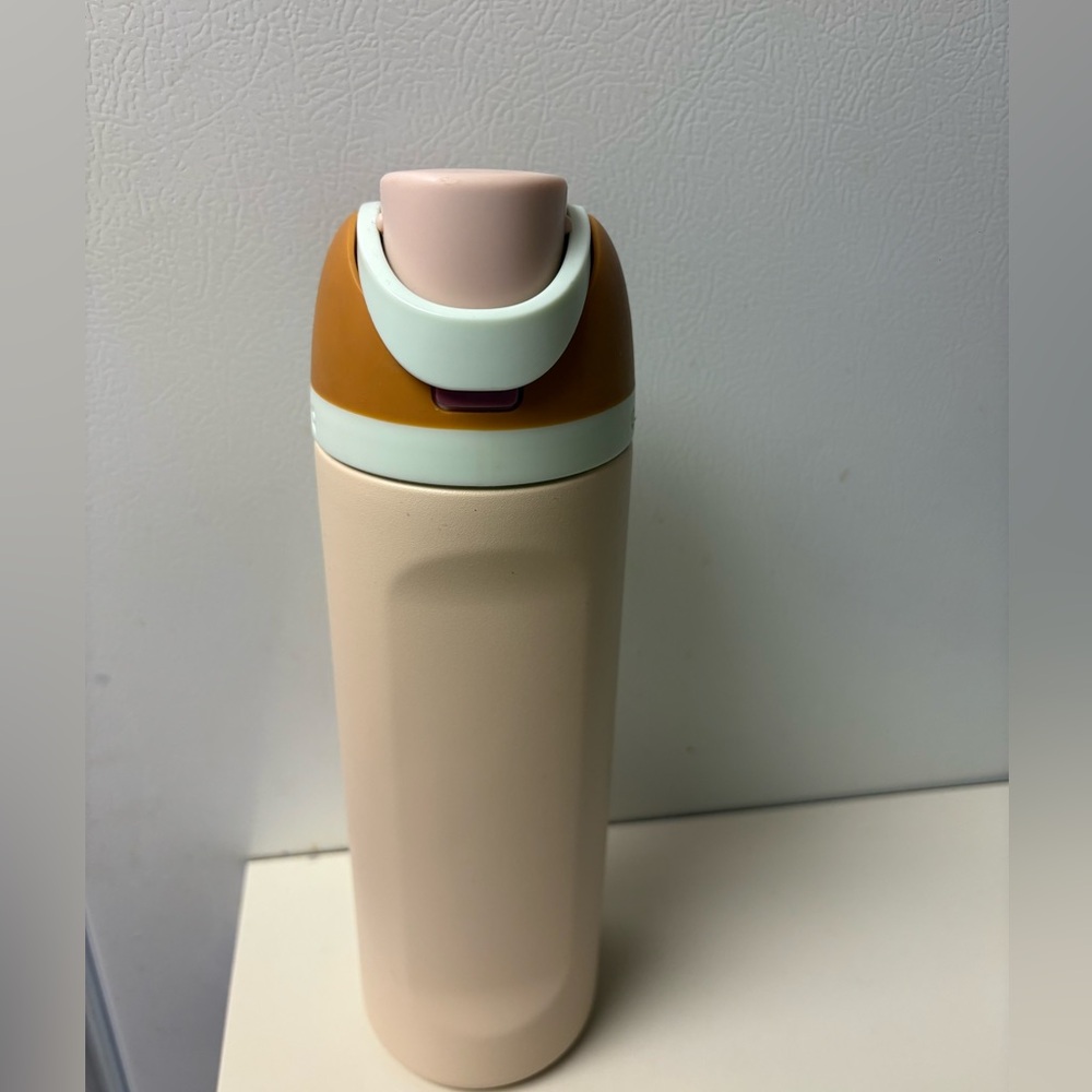 Cute 24oz “Water in the Desert” Owala